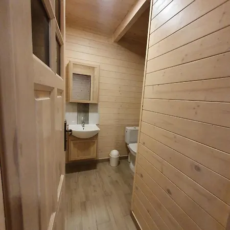 Letniskowe Magnolia 木屋 尤斯托尼莫斯基